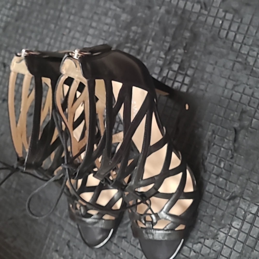 Shoes - Picture 4 of 4